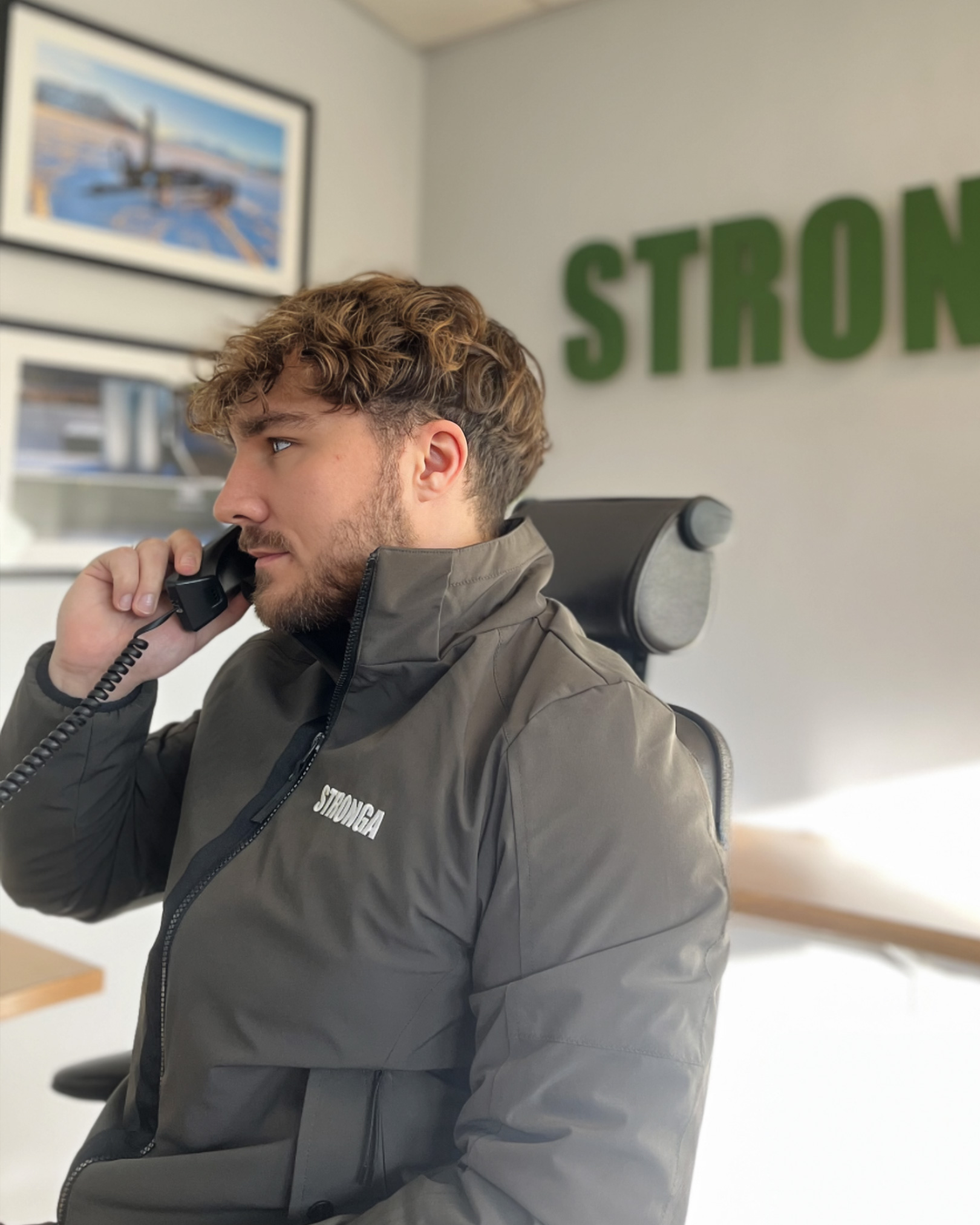 Stronga customer service consultation