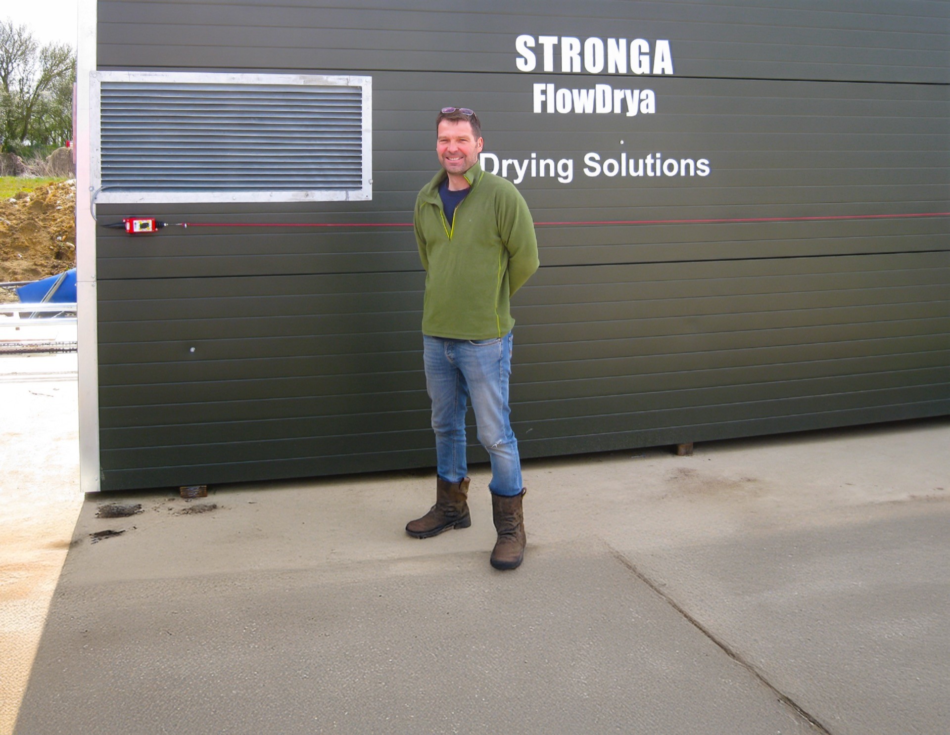 Stronga employee in front of FlowDrya continuous drying system