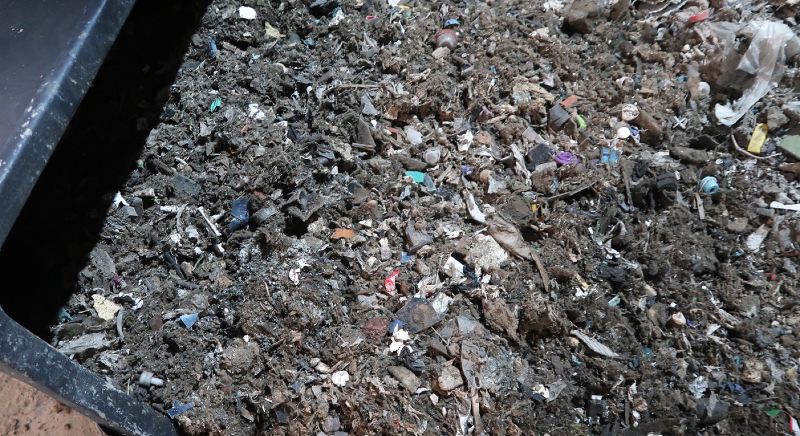 Drying shredded, pre-trommel municipal solid waste with FlowDrya 3-in-1 waste dryer